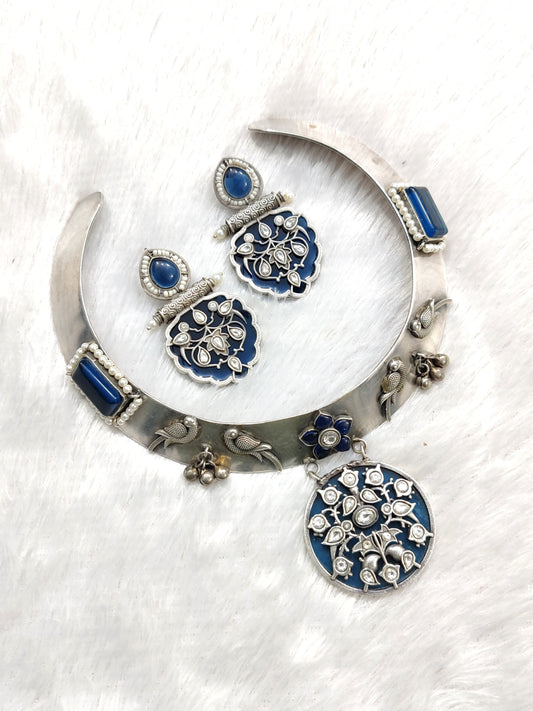 Exquisite Silver Necklace Set with Jadau Detailing